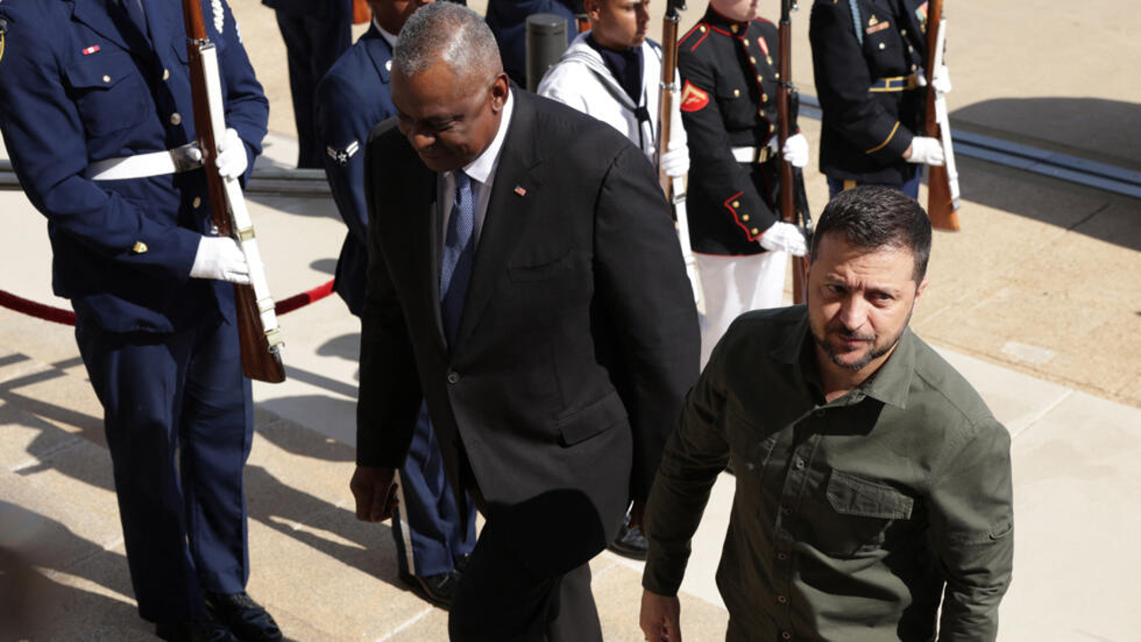 Война в Украине: Остин обещает Зеленскому поддержку неотложных военных нужд Киева