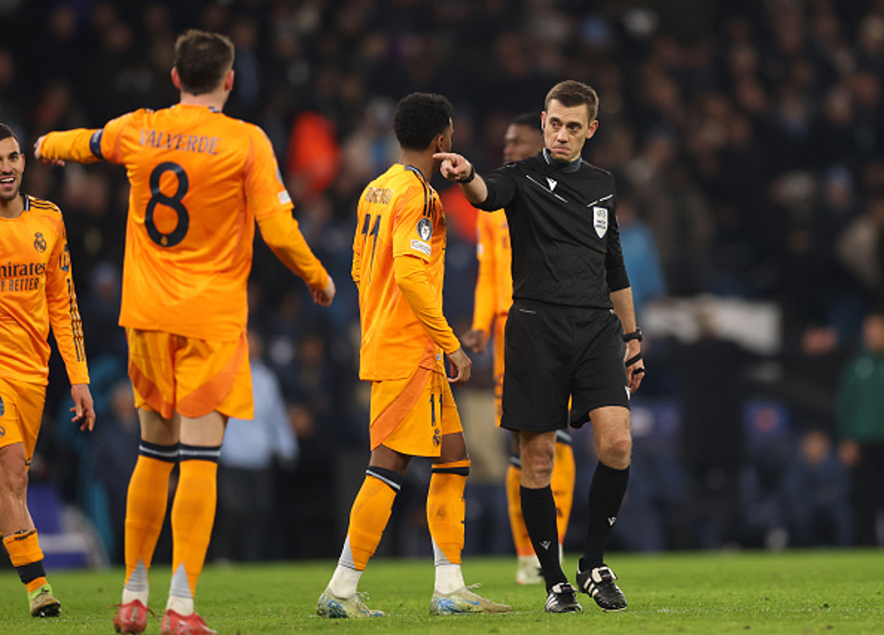 Francezul Clément Turpin a fost desemnat cel mai bun arbitru de fotbal al anului 2025