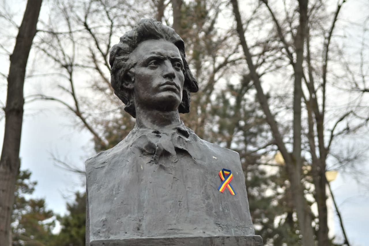 В Национальный день культуры в Кишинёве чествовали гения румынской литературы Михая Эминеску