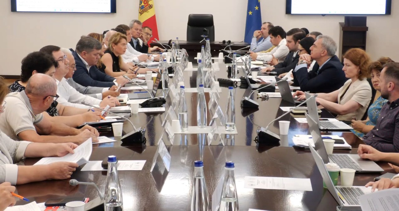 În câte zile va putea fi concediat un angajat: Patronatele și sindicatele, discuții aprinse vizavi de modificarea Codului Muncii