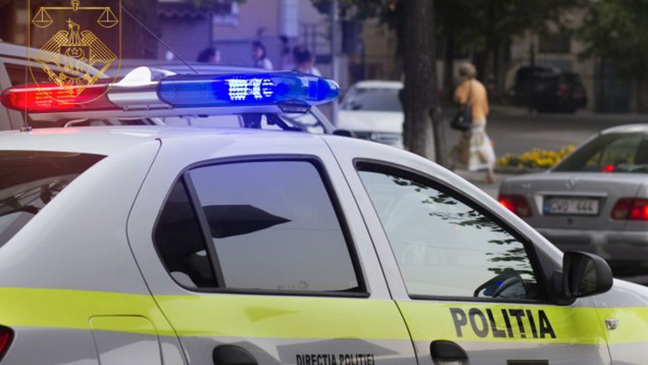 Un an de închisoare pentru bărbatul care a vrut să sustragă arma unui polițist