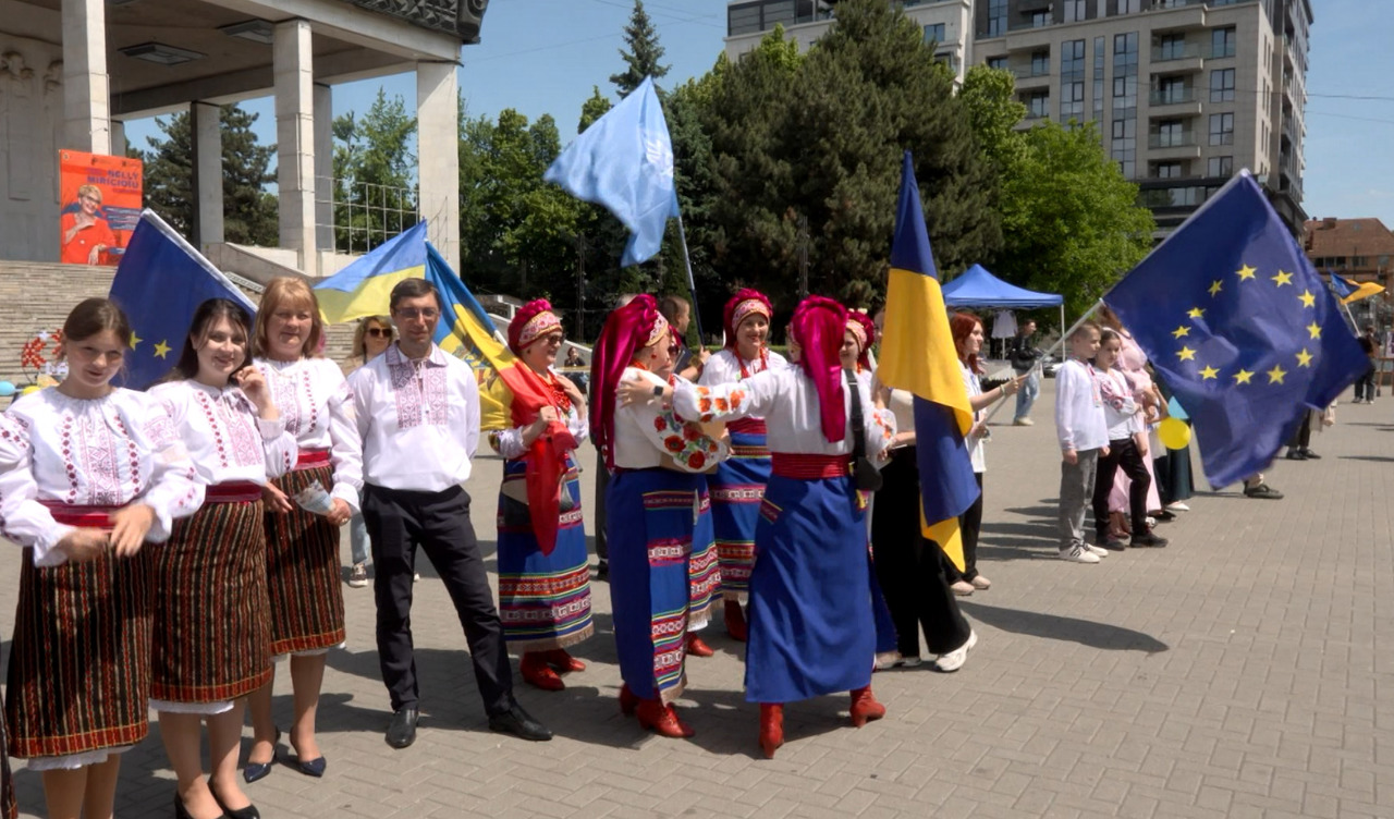 Comunitatea ucraineană celebrează Ziua Vîșivankă în semn de solidaritate și rezistență