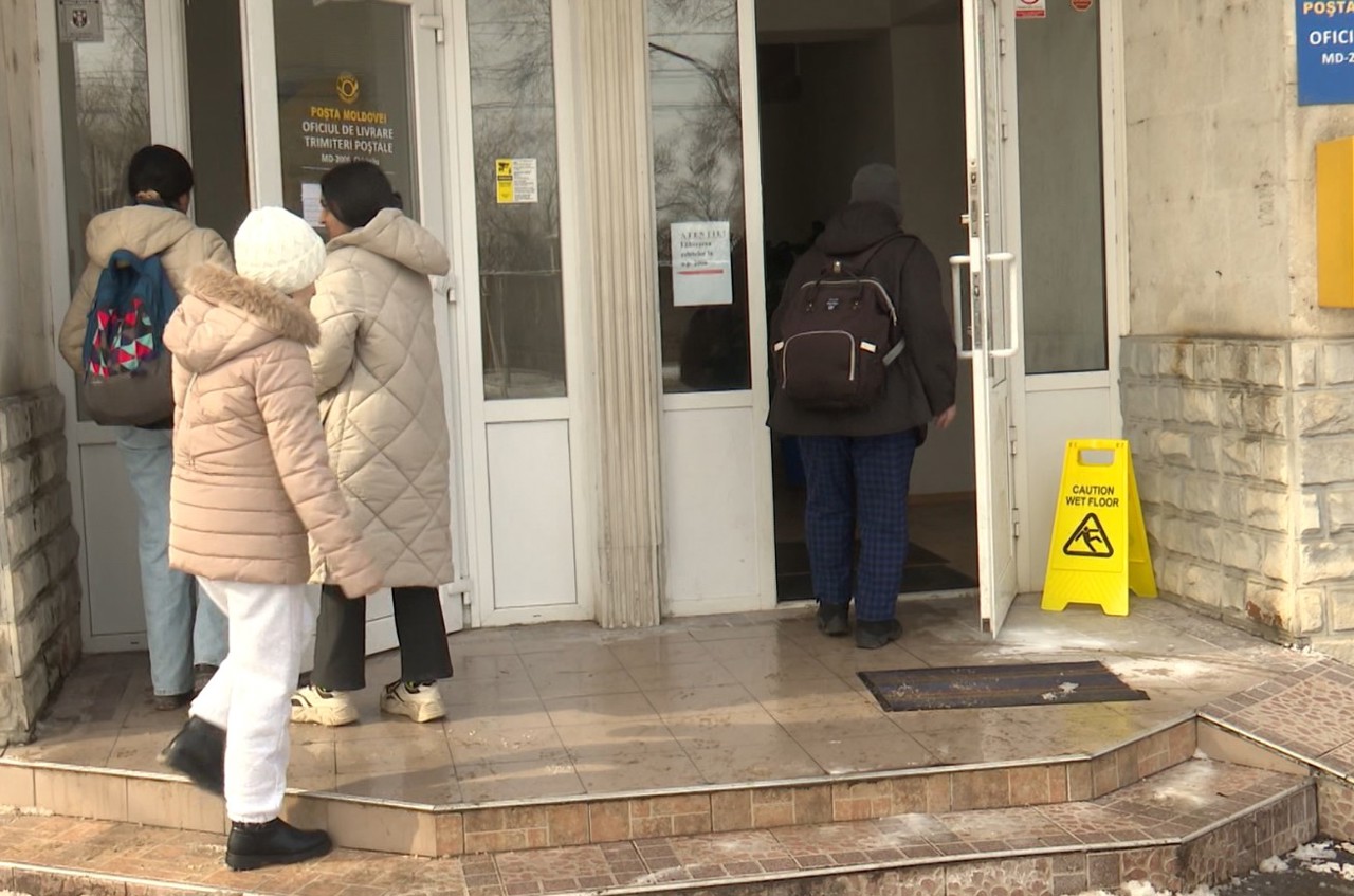 Compensații la căldură pentru ianuarie: Beneficiarii își ridică banii la oficiile poștale