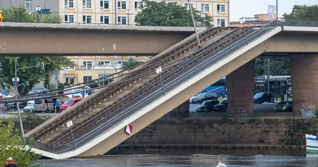 A bridge in the German city of Dresden has collapsed