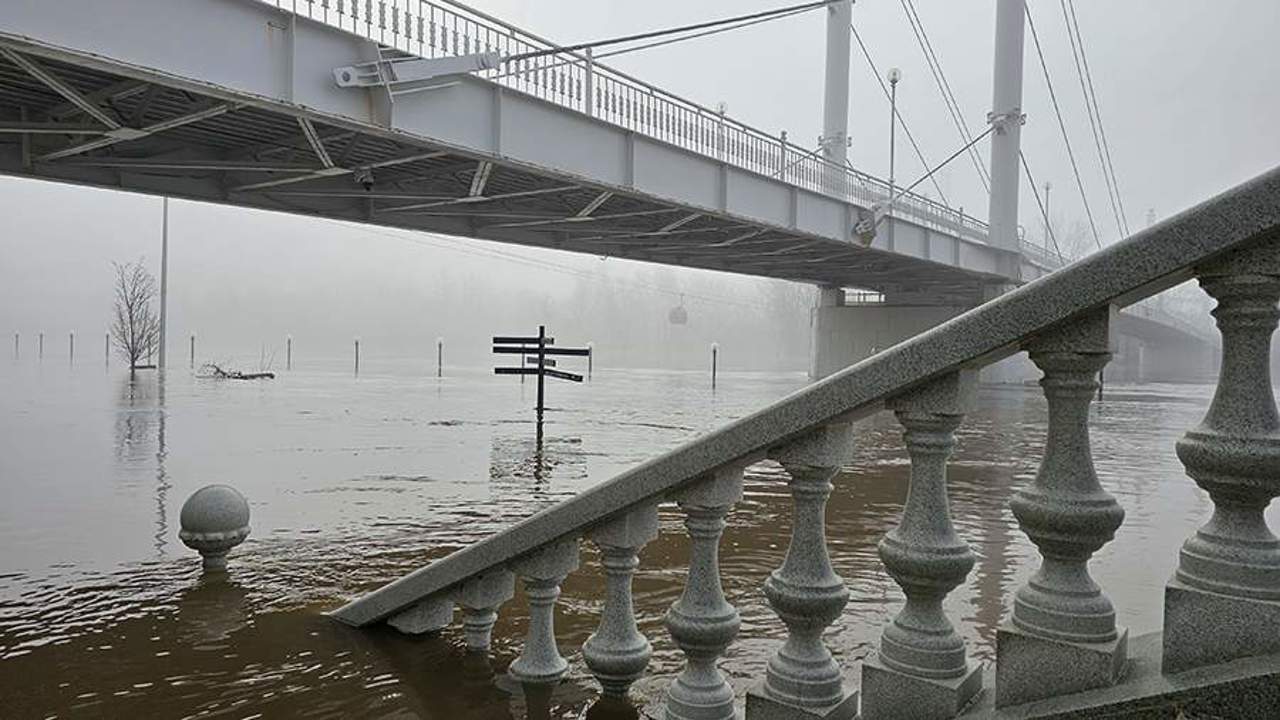 "Положение критическое". В Оренбурге объявлена массовая эвакуация из-за наводнения 