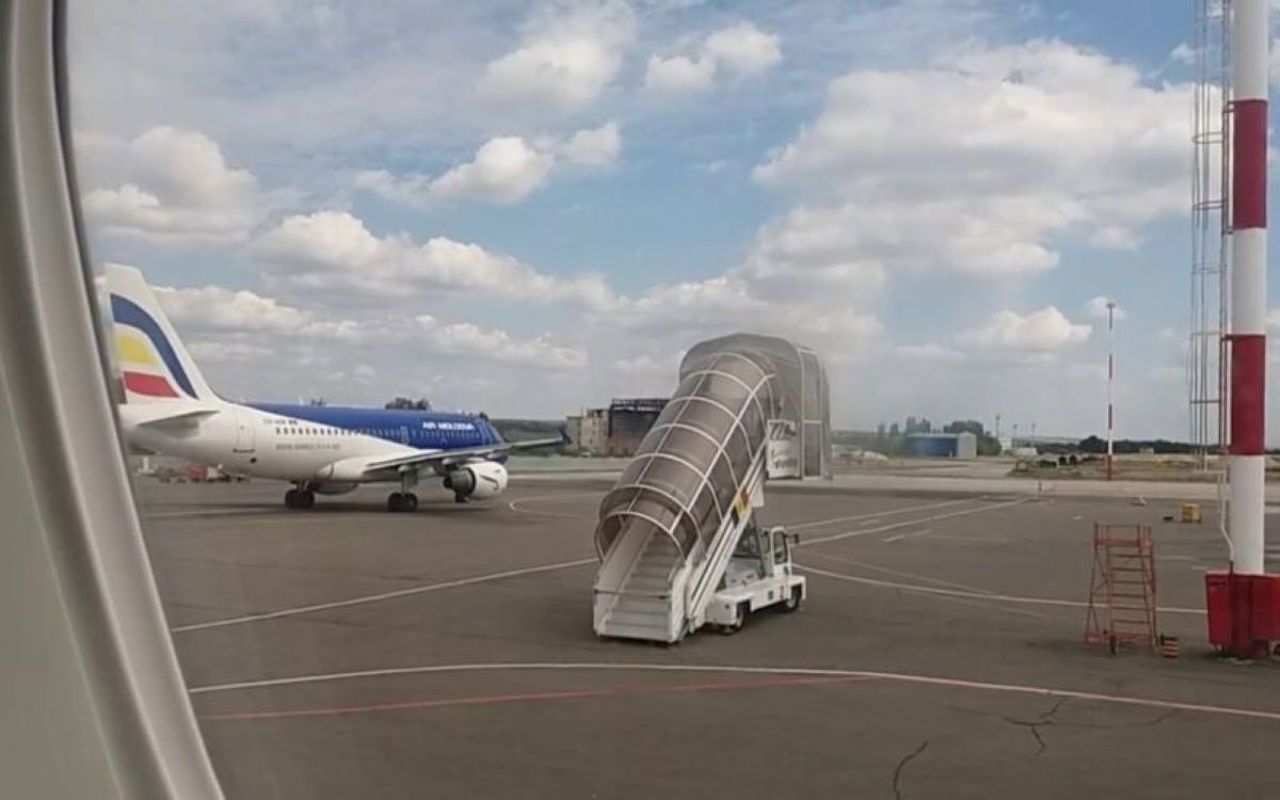 Avocatul Poporului: Cetățeanul străin care a sărit de pe scara avionului nu se poate întoarce în țara sa de origine