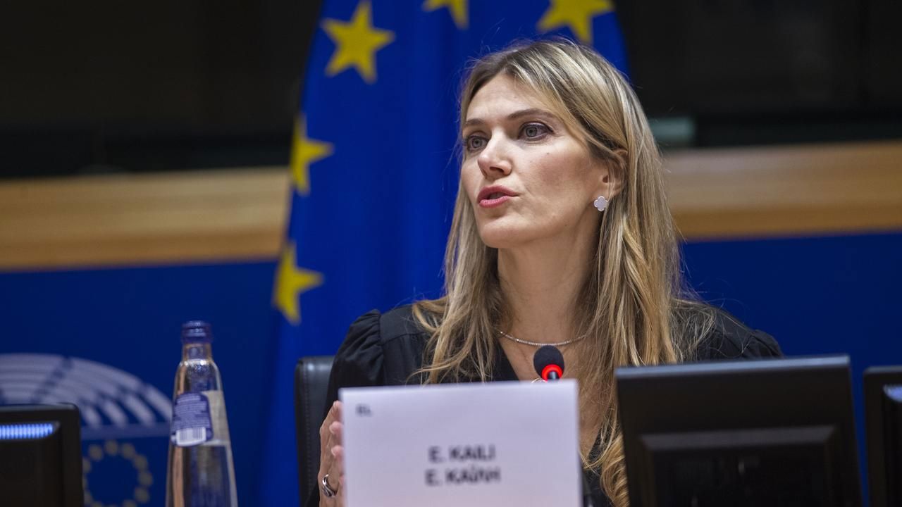 Eurodeputata Eva Kaili, anchetată pentru corupție, a fost demisă din funcția de vicepreședintă a Parlamentului European