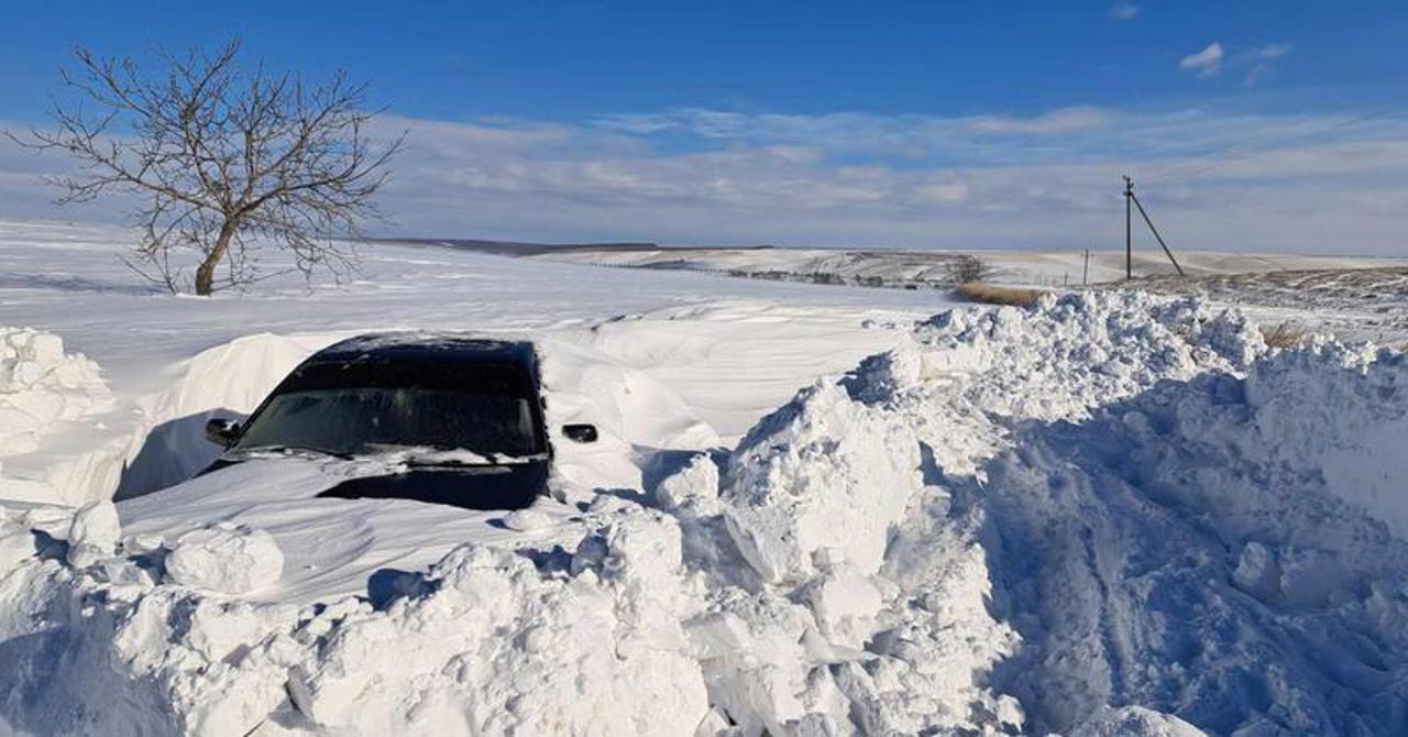 IP Căușeni a deschis un proces penal în cazul celor două persoane găsite fără suflare într-un automobil blocat în nămeți lângă Coșcalia