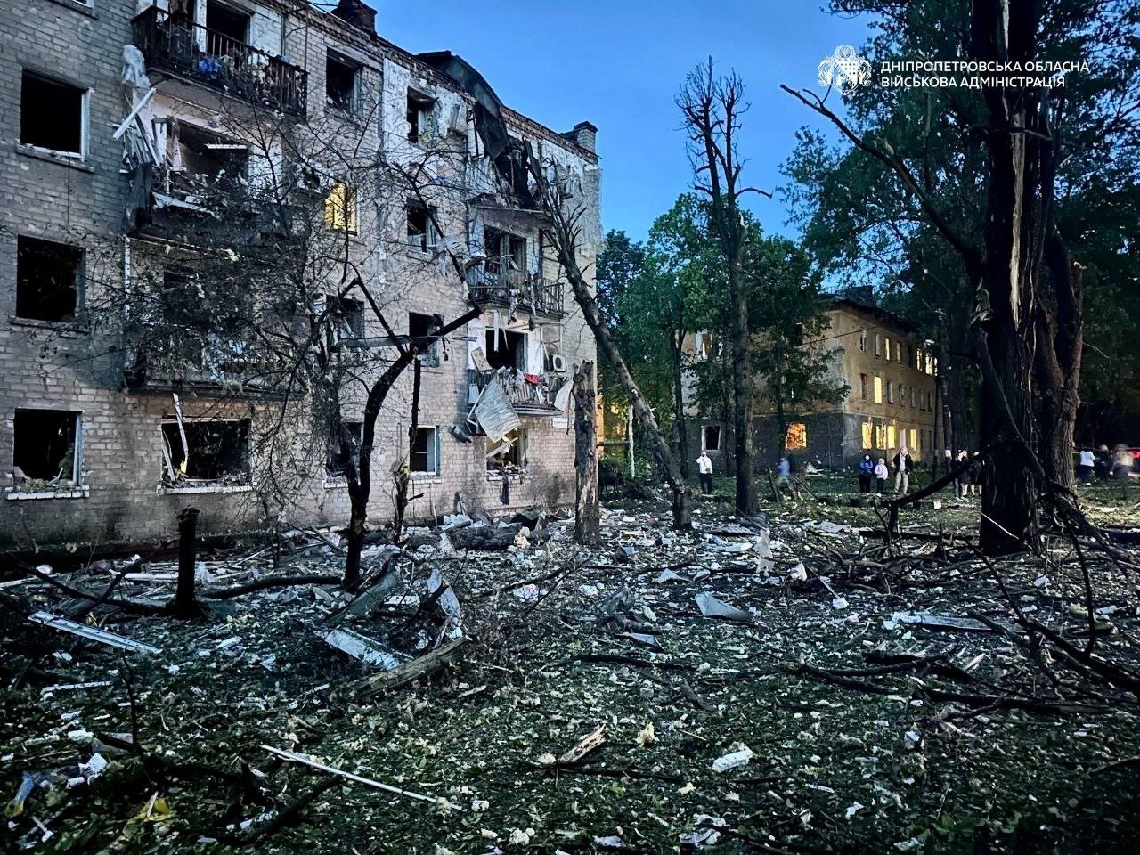 Российские военные ударили по жилым кварталам в Днепре и Одессе: пострадали 20 человек