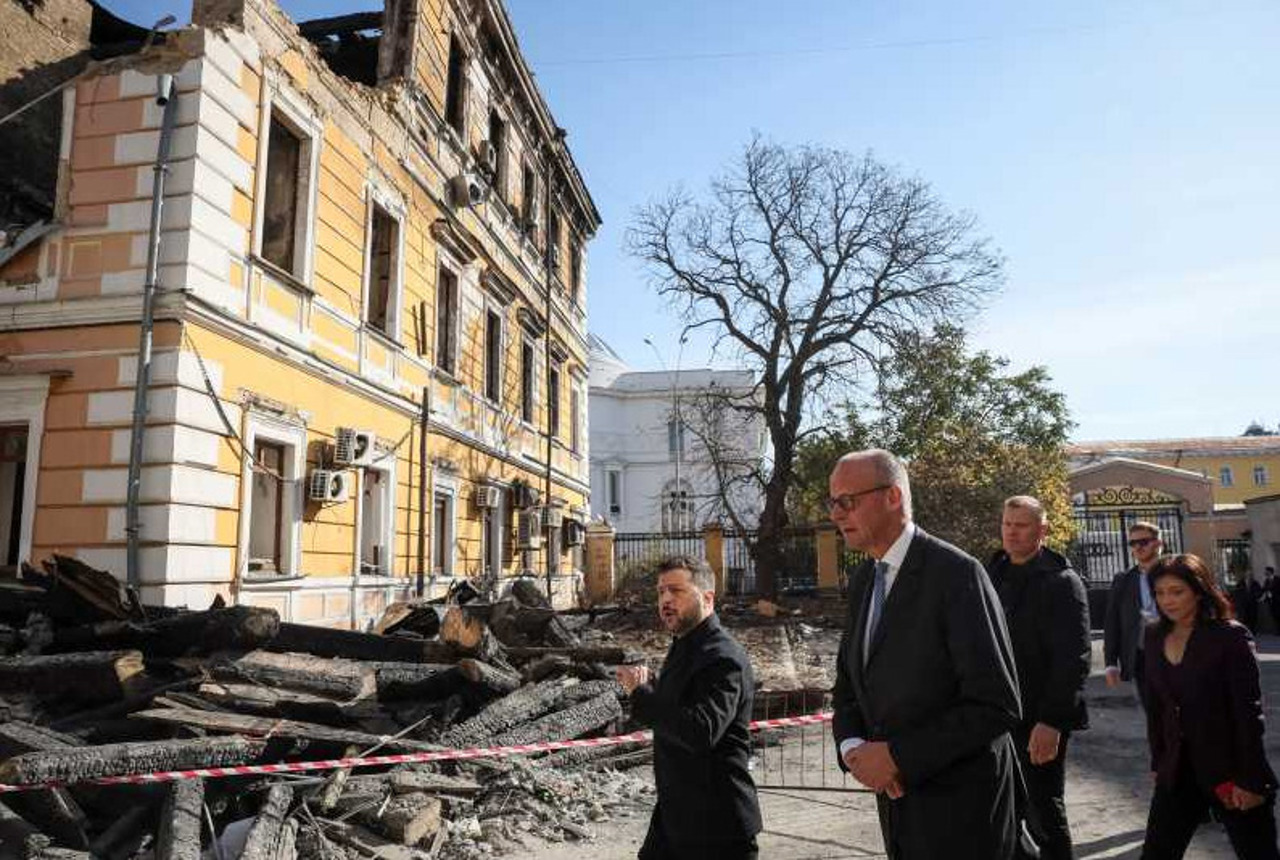 Chancellor Merz urges President Putin to end his "senseless war"