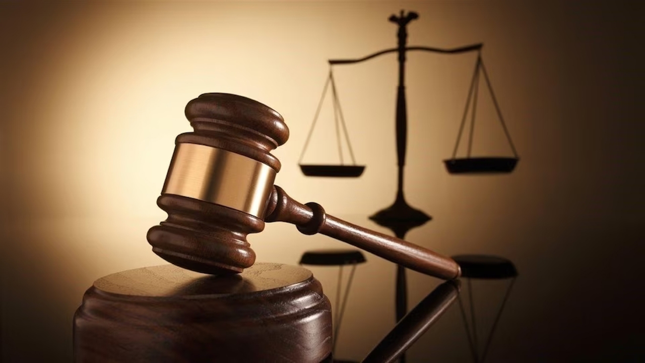 Milionul statului, în buzunarul unui executor judecătoresc: Bărbatul, condamnat la 10 ani de închisoare
