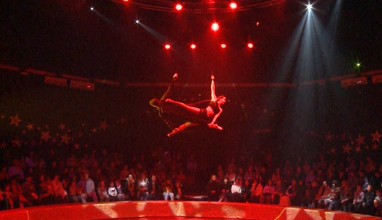 Chisinau Circus unites Moldovan and Ukrainian artists for "The Christmas Gift" show