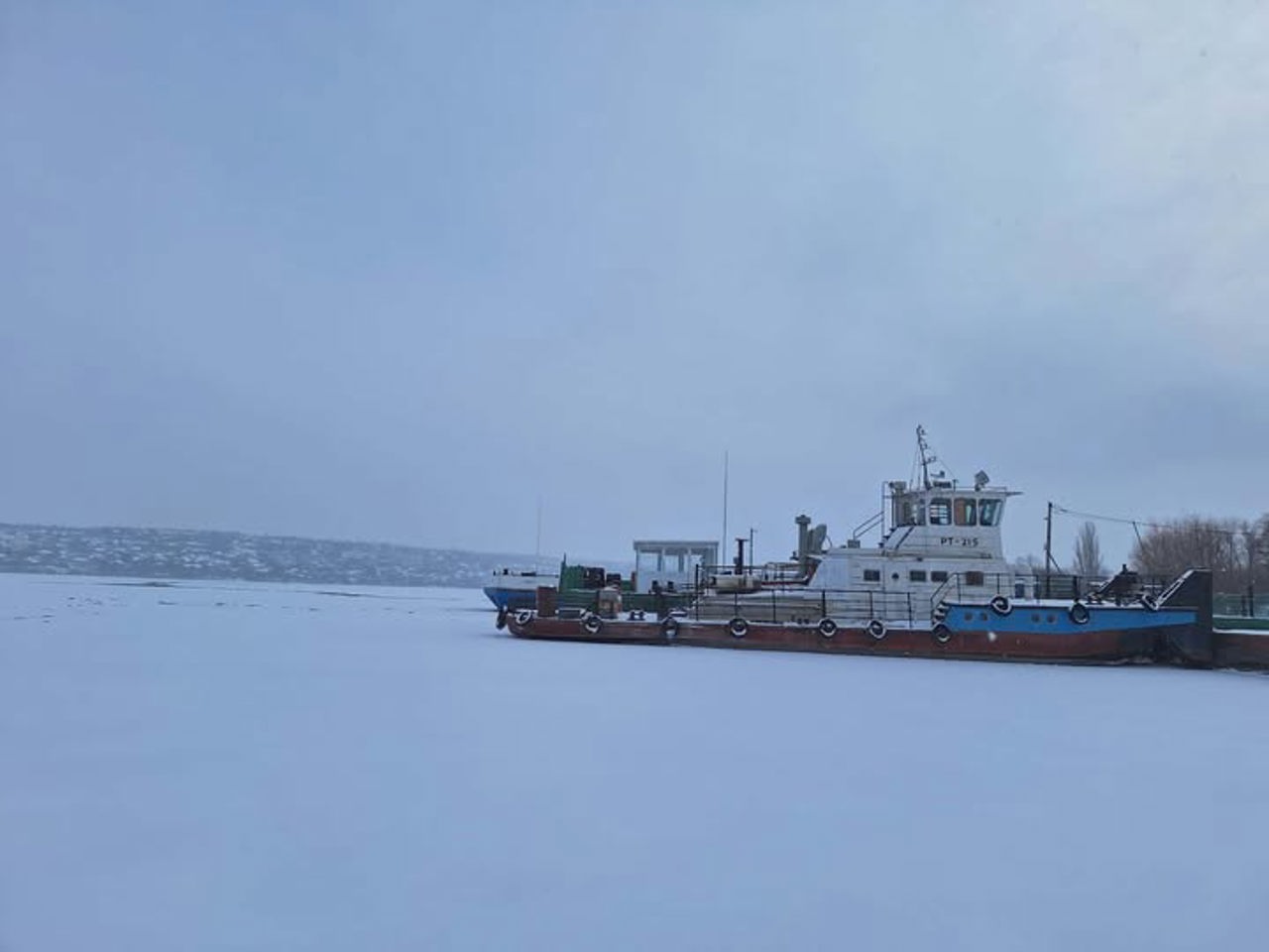 Molovata State Ferry conducts icebreaking operations to restore Dniester River transit