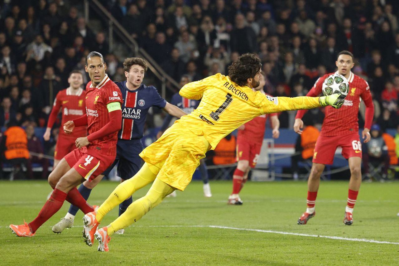 Spectacol în Liga Campionilor! FC Liverpool a învins în deplasare formația PSG, iar Bayern Munchen a surclasat echipa Bayer Leverkusen
