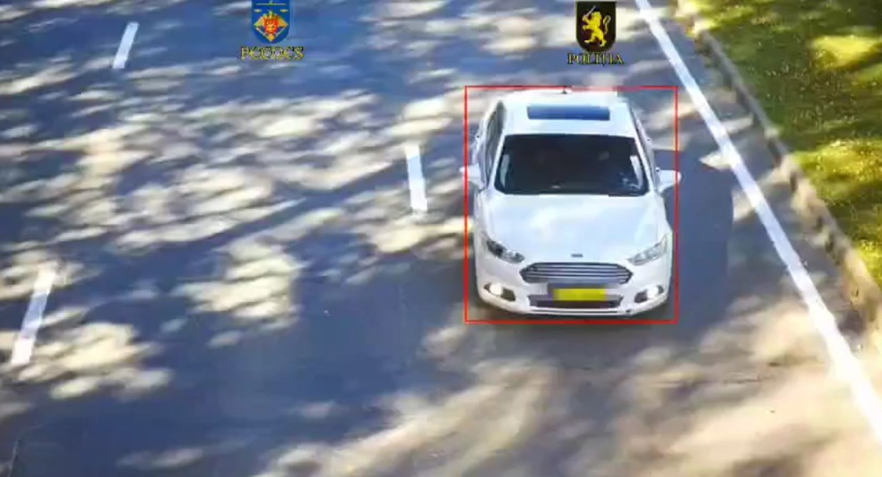 Mașină de poliție incendiată în ziua alegerilor prezidențiale: trei persoane, trimise în judecată