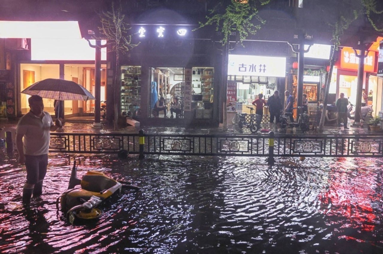 China Floods: Evacuations as Torrential Rain Threatens 'Century Deluge'