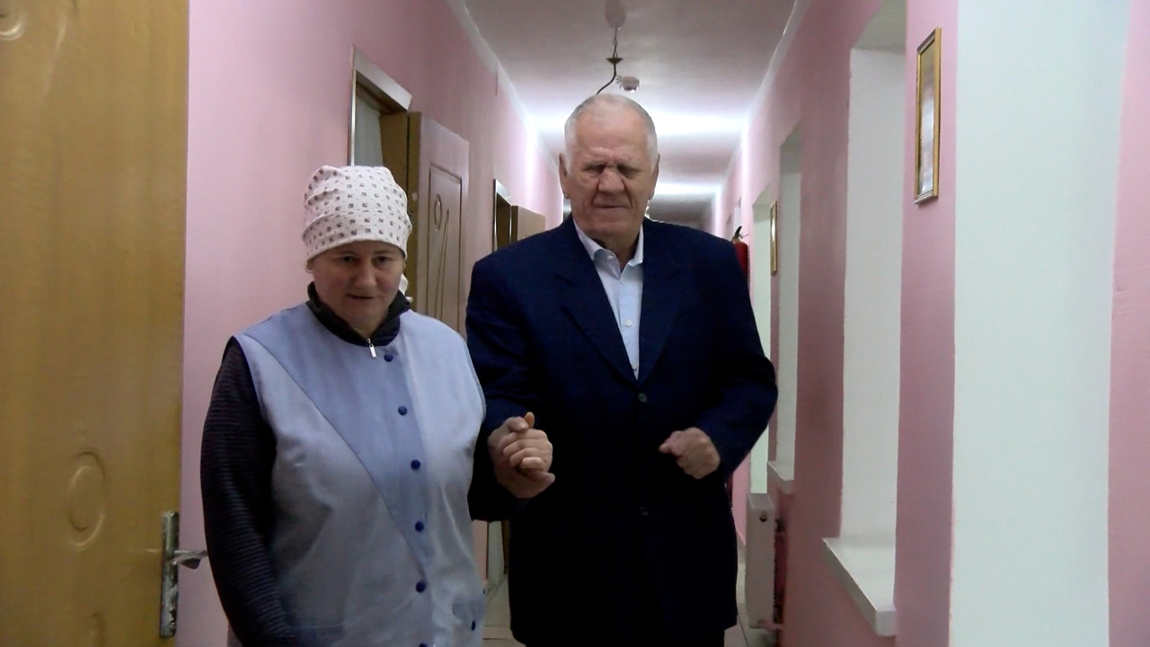 Un fost profesor, la azilul din Bădiceni: „Aici e o plăcere”