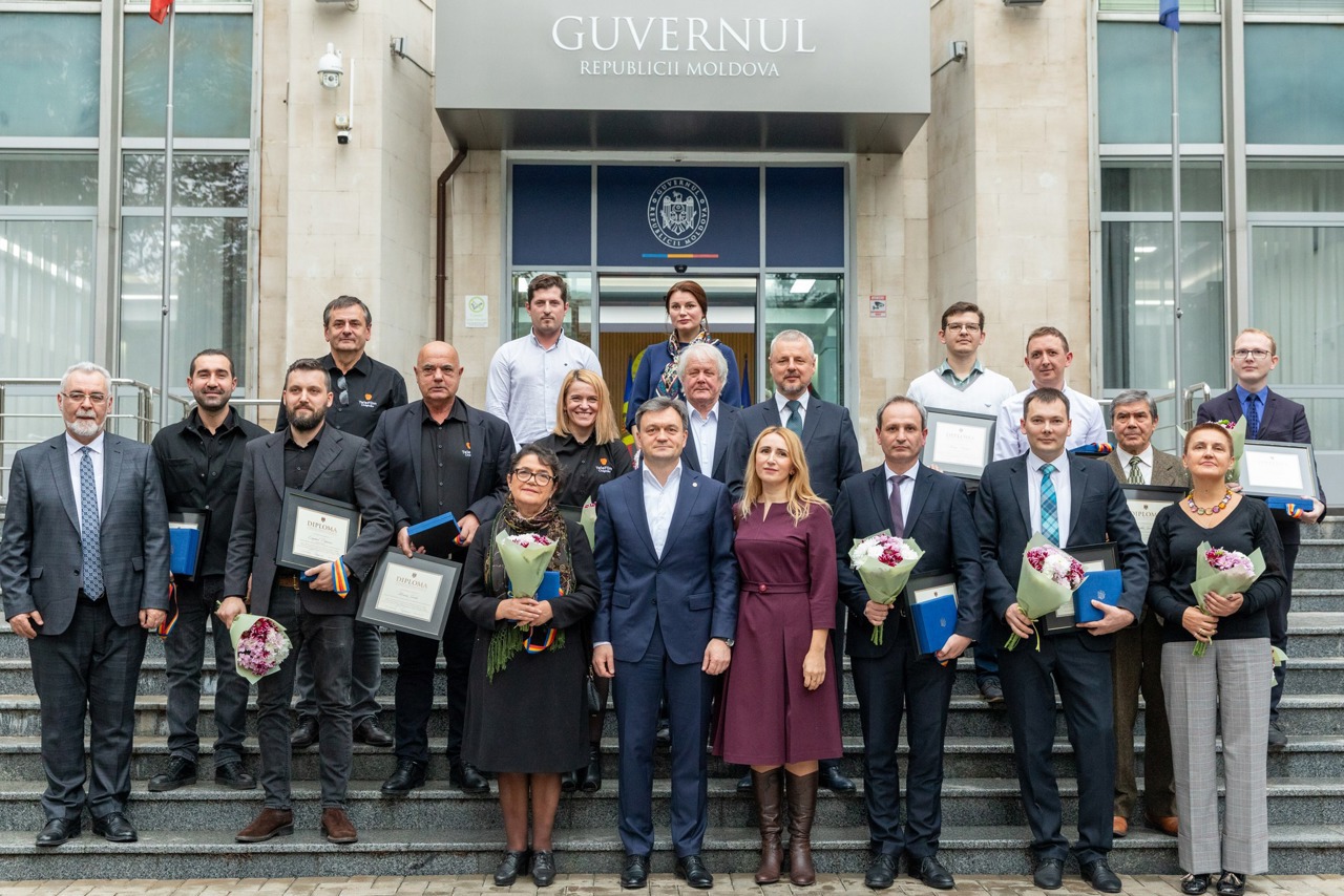 Laureații Premiului Național au fost onorați într-o ceremonie la Guvern. Deținătoare a premiului este și echipa „Telefilm-Chișinău” 