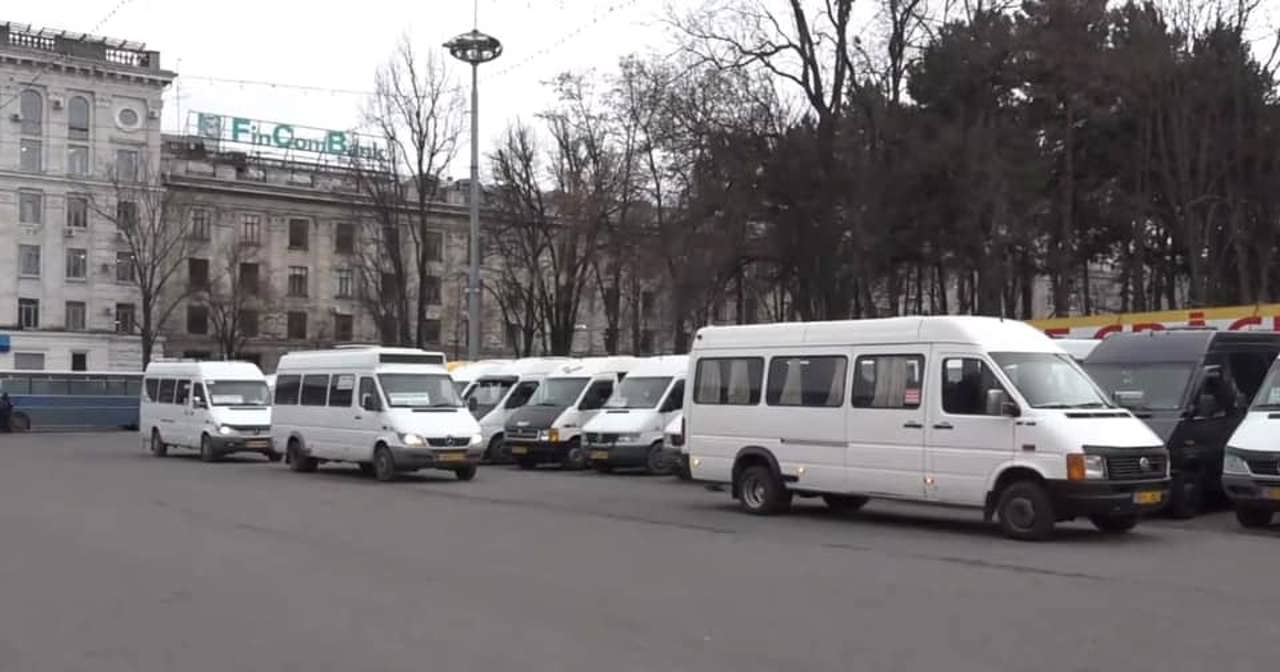 Călătorii, afectați de greva transportatorilor. Oamenii nu pot ajunge la destinație