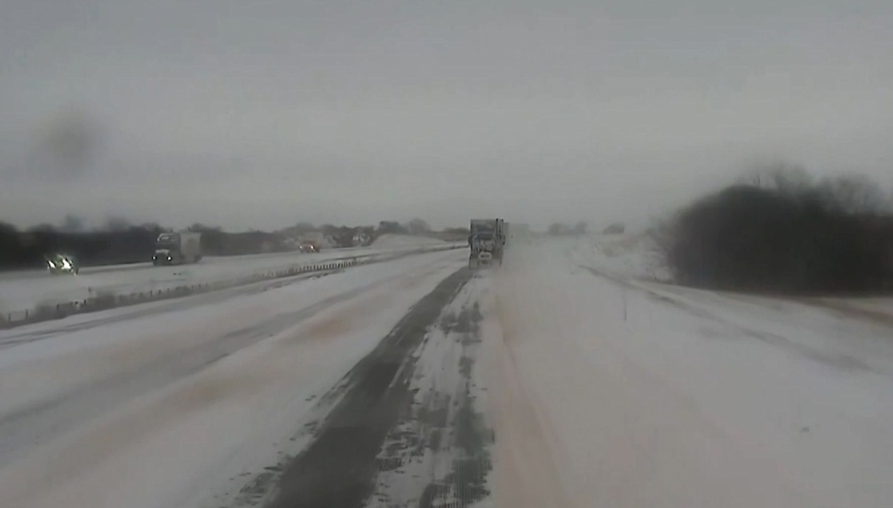 Furtună puternică în SUA: trei victime, stare de urgență în 18 state și mii de zboruri anulate