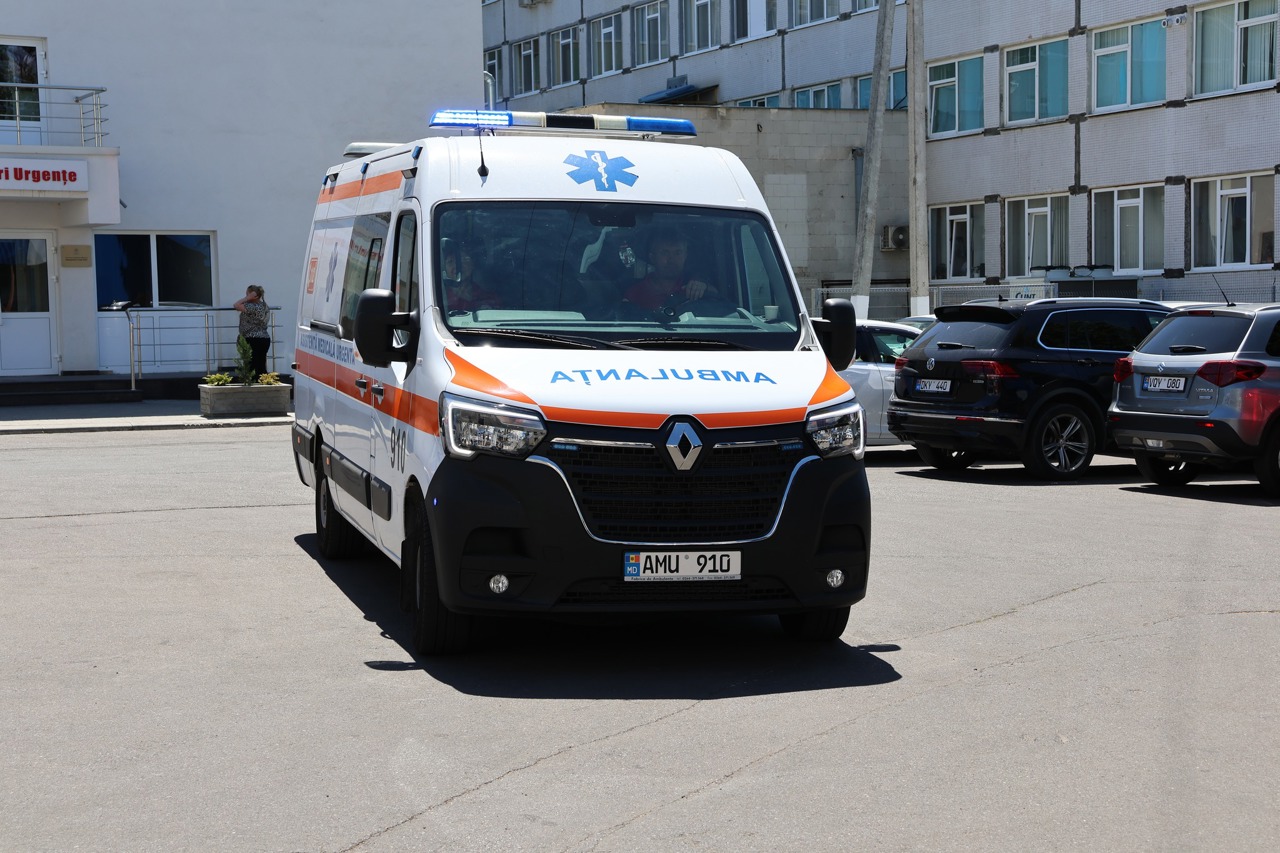 Tot mai mulți oameni ajung la medic din cauza efectelor generate de caniculă