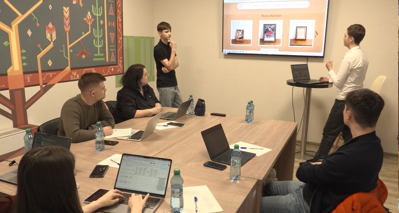 Elevii pasionați de lumea virtuală au creat site-uri web în cadrul unui concurs. Cele mai bune echipe, premiate 