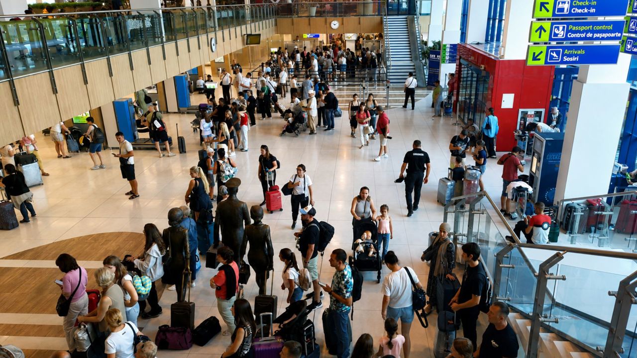 Vacanțele aglomerează aeroportul din Chișinău: Peste 1.900 de pasageri pe oră în perioadele de vârf