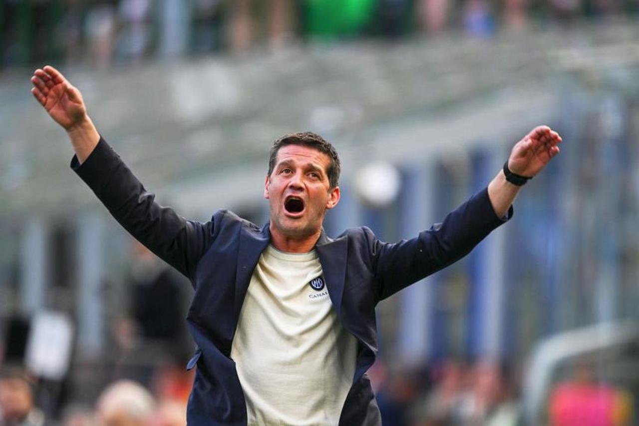 Cristian Chivu a fost desemnat cel mai bun antrenor din Serie A