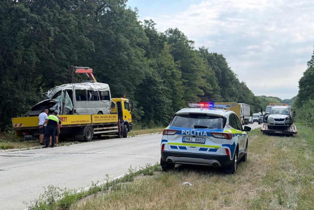 Unsprezece victime ale accidentului rutier produs în apropiere de Strășeni mai rămân internate în spital 