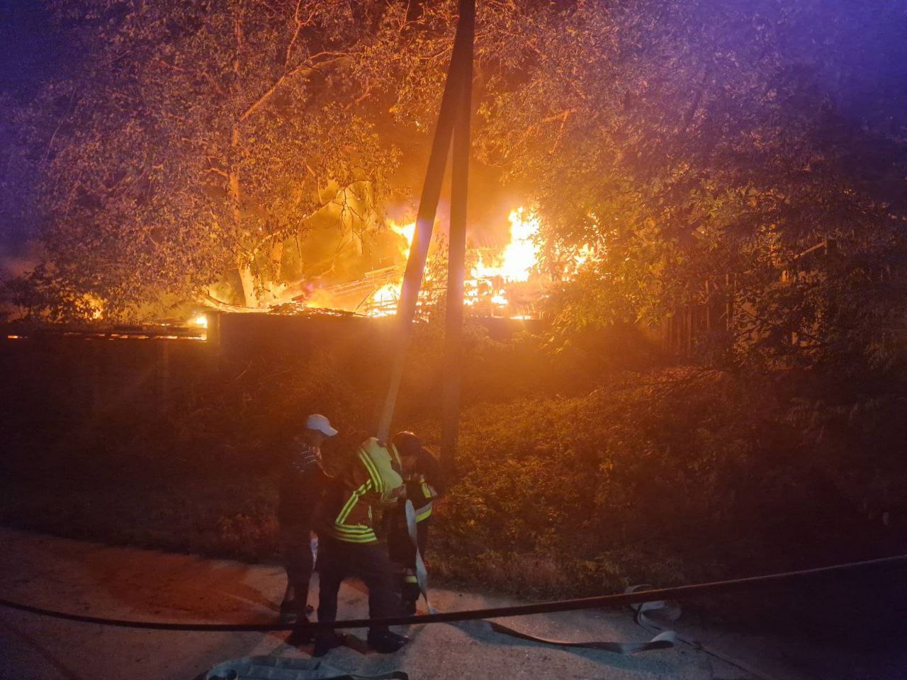 O persoană, găsită carbonizată după ce o casă a fost făcută scrum la Sadova