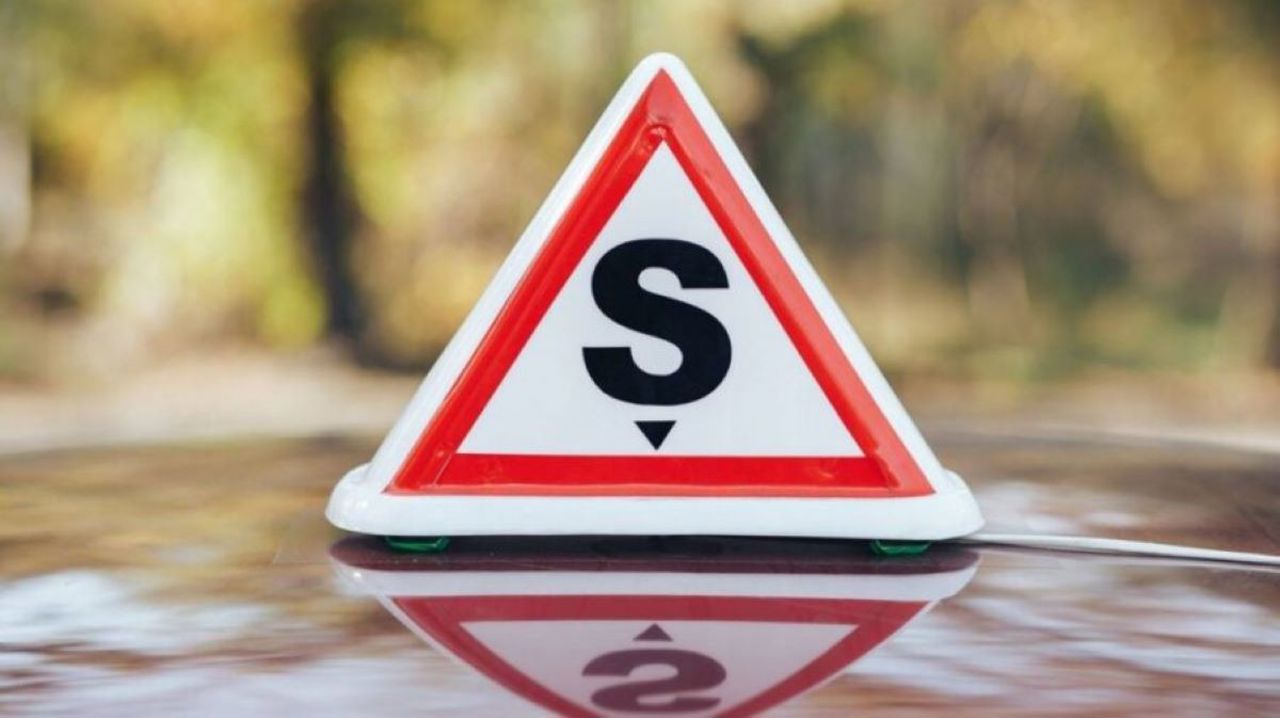 Activitatea școlilor auto va fi reglementată. Noile prevederi au scopul de a elimina corupția din sistemul de pregătire a șoferilor