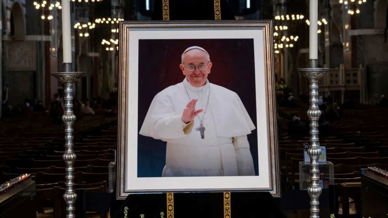 Donald Trump și Joe Biden îi aduc un omagiu Papei Francisc