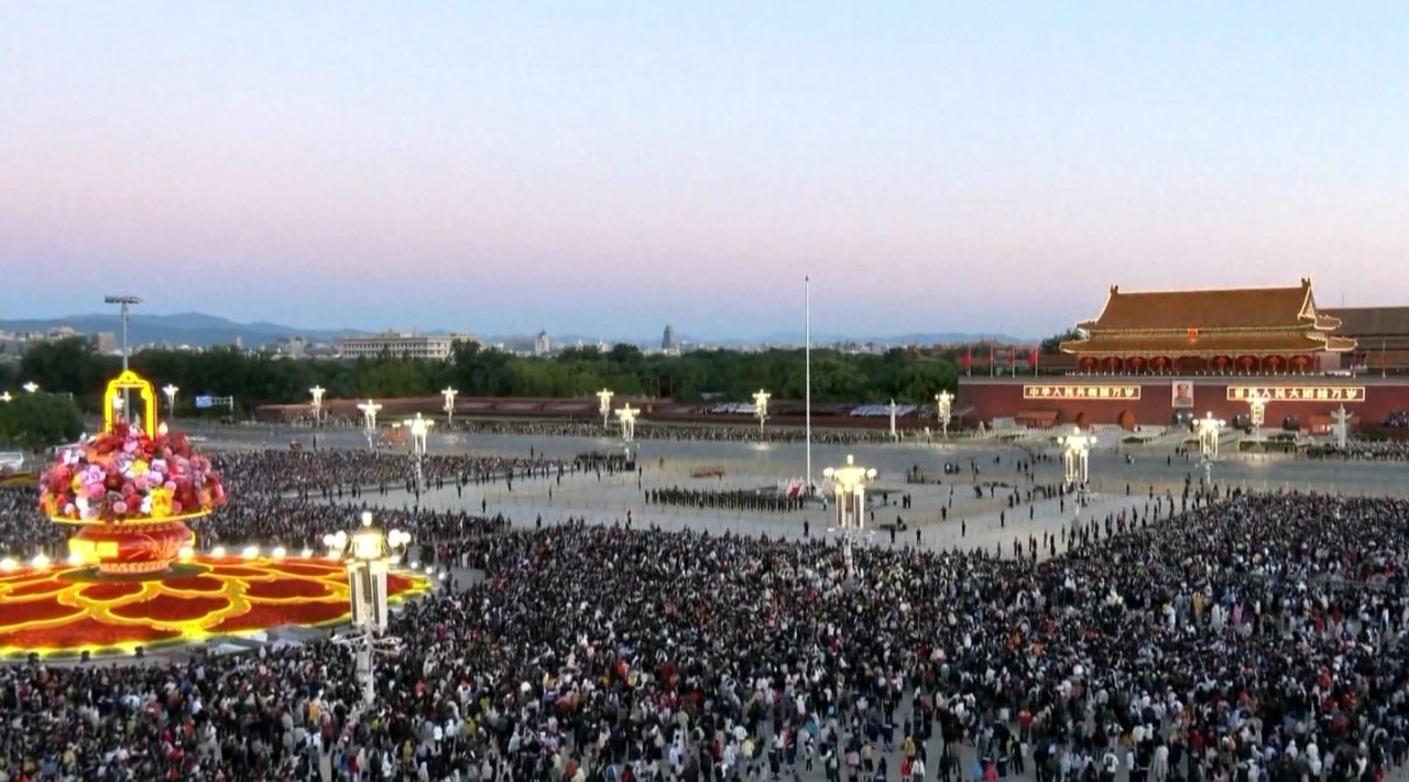 Drapelul a fost înălțat pe un catarg de 32 de metri: Cum a marcat China 77 de ani de la fondarea Republicii Populare Chineze  