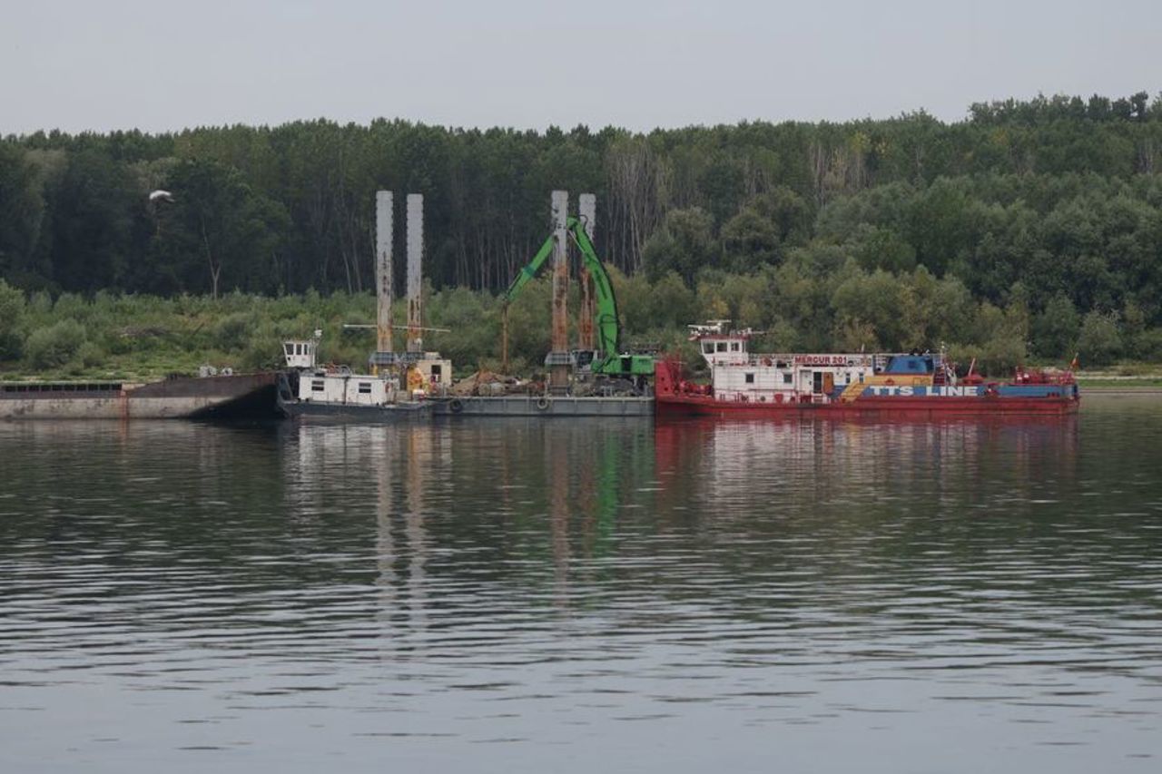România scufundă patru barje în Dunăre pentru a menține în funcțiune Centrala Nucleară de la Cernavodă