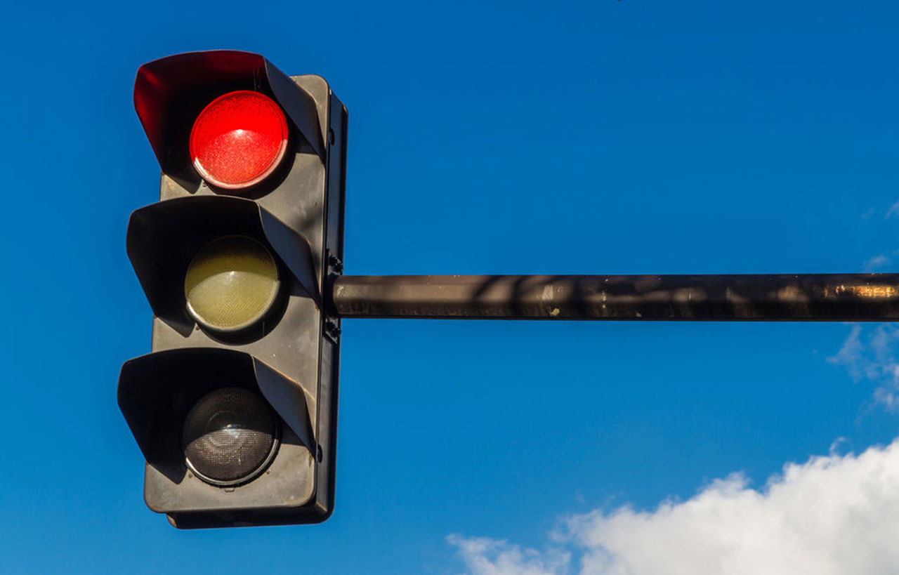 La intersecția străzilor Dacia și Băcioii Noi din capitală au fost instalate semafoare inteligente (VIDEO)