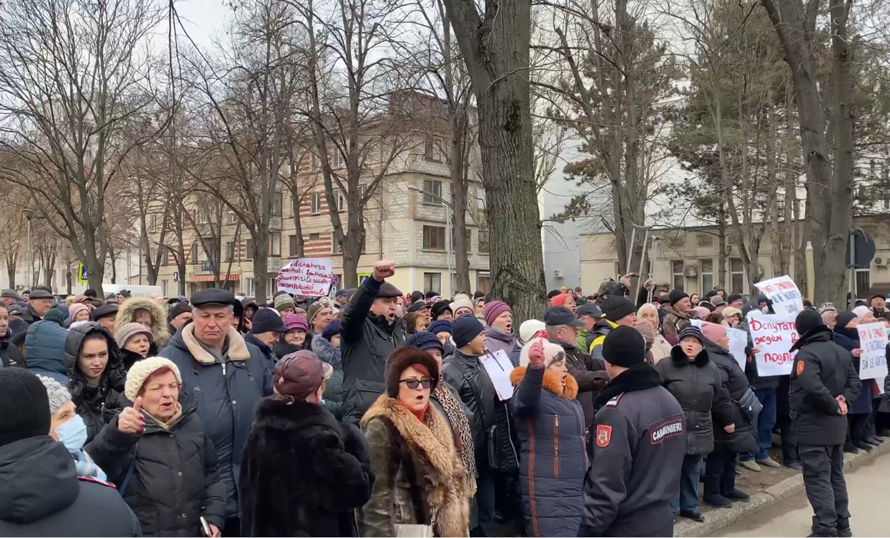 Новый протест в столице: Демонстранты пикетировали здание парламента