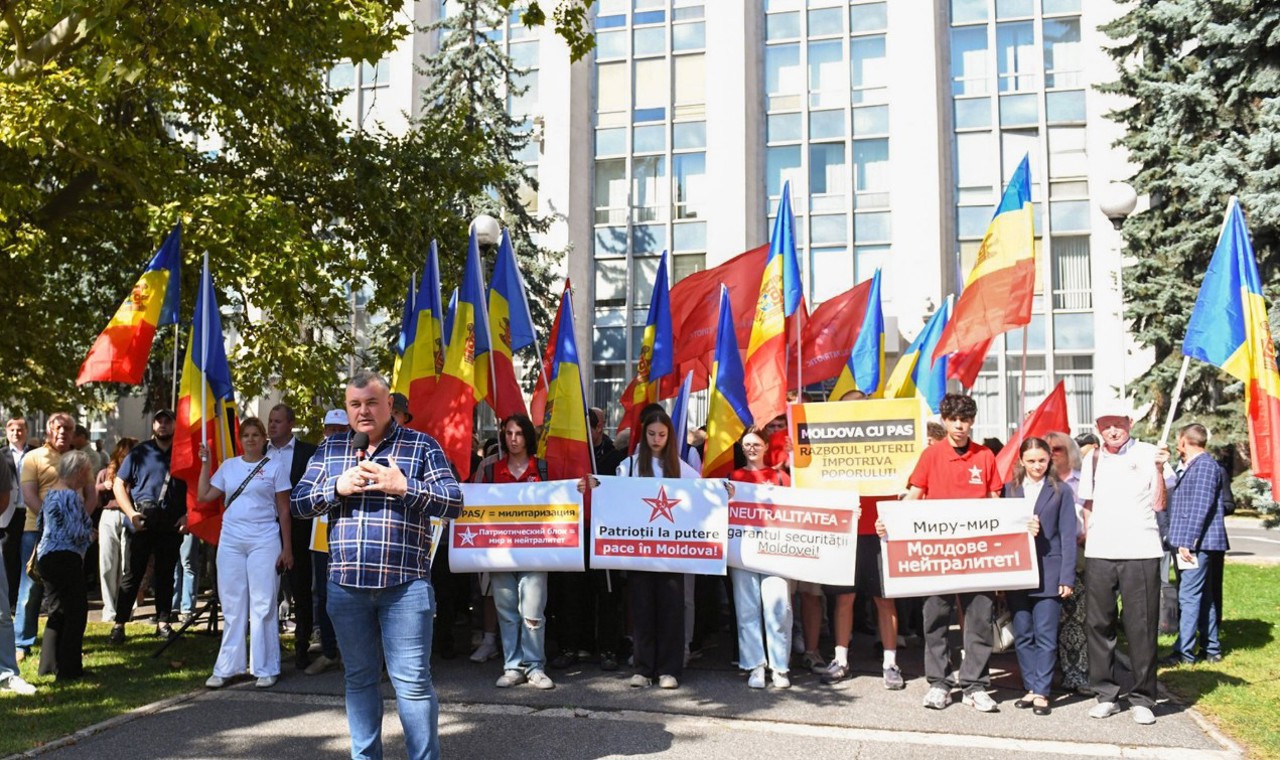 Патриотический блок устроил протест у здания правительства