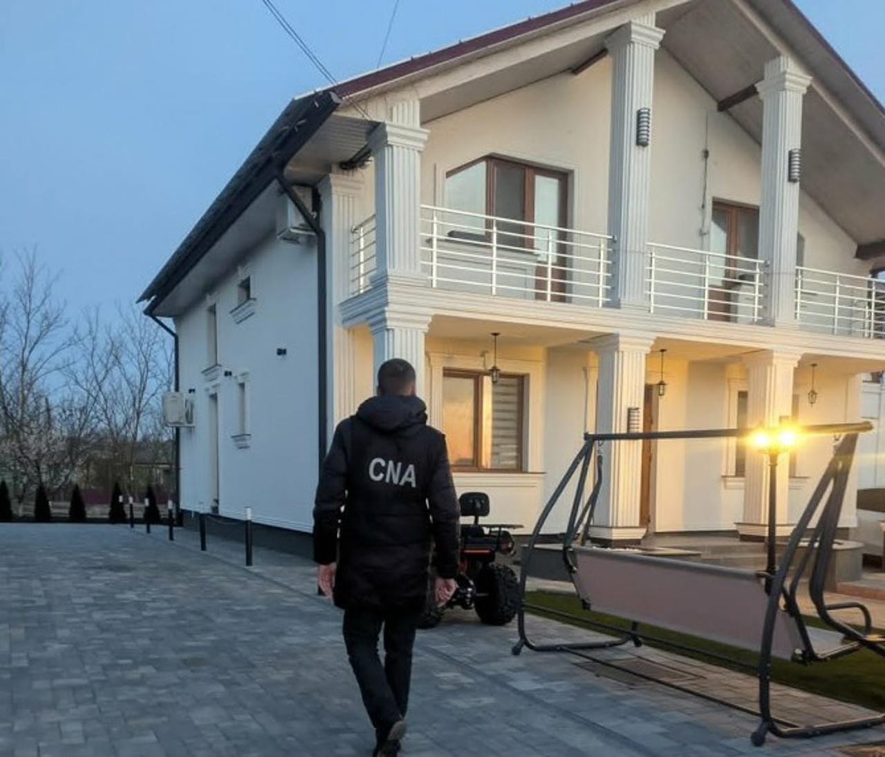 Dosar de corupție la Bălți și Sângerei: Șefi din învățământ și sănătate, reținuți pentru 72 de ore