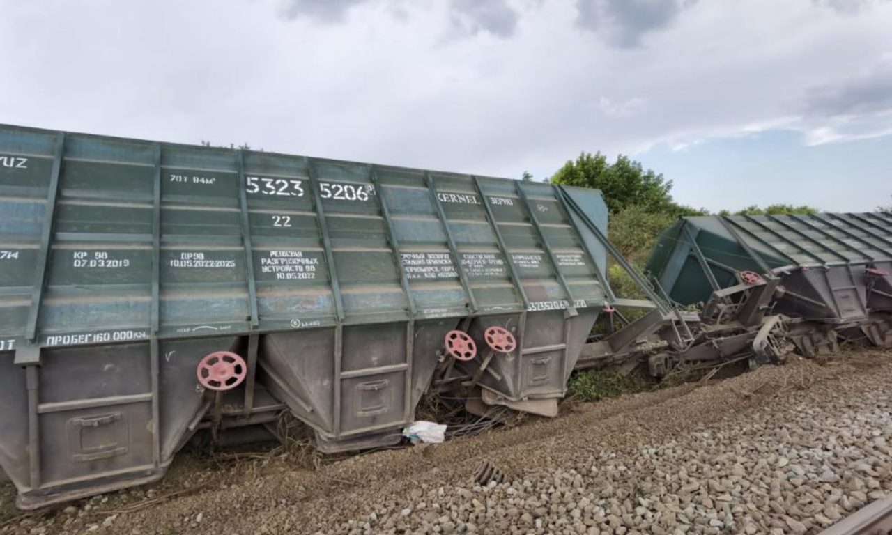 Железная дорога Молдовы: шесть вагонов с зерном сошли с рельсов