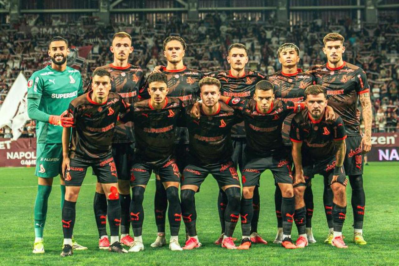 Superliga românească de fotbal: Dinamo a câștigat pe terenul rivalei Rapid 