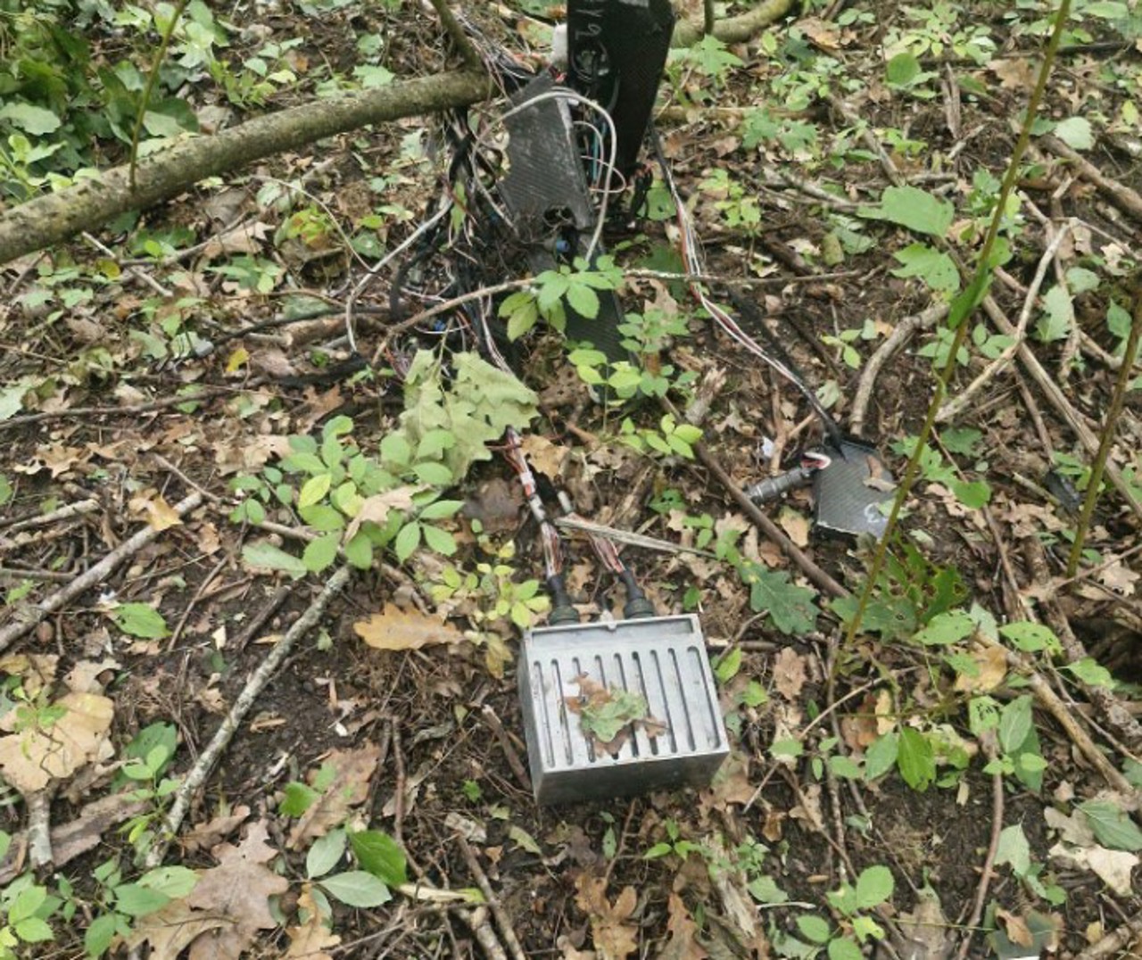 Fragmente ale unei noi drone, descoperite la Briceni. Populația, atenționată să nu să se apropie