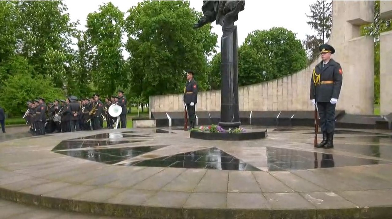 LIVE // Laying of flowers at the "Mother of Sorrows" monument