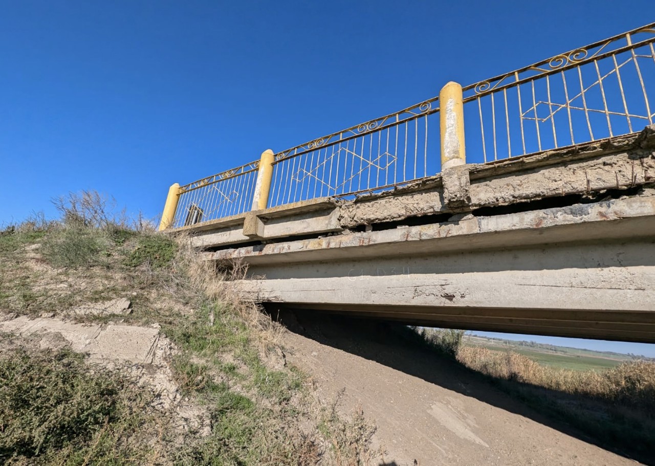 Podul de lângă Corten intră în reparație capitală: șoferii vor circula pe un drum de ocolire