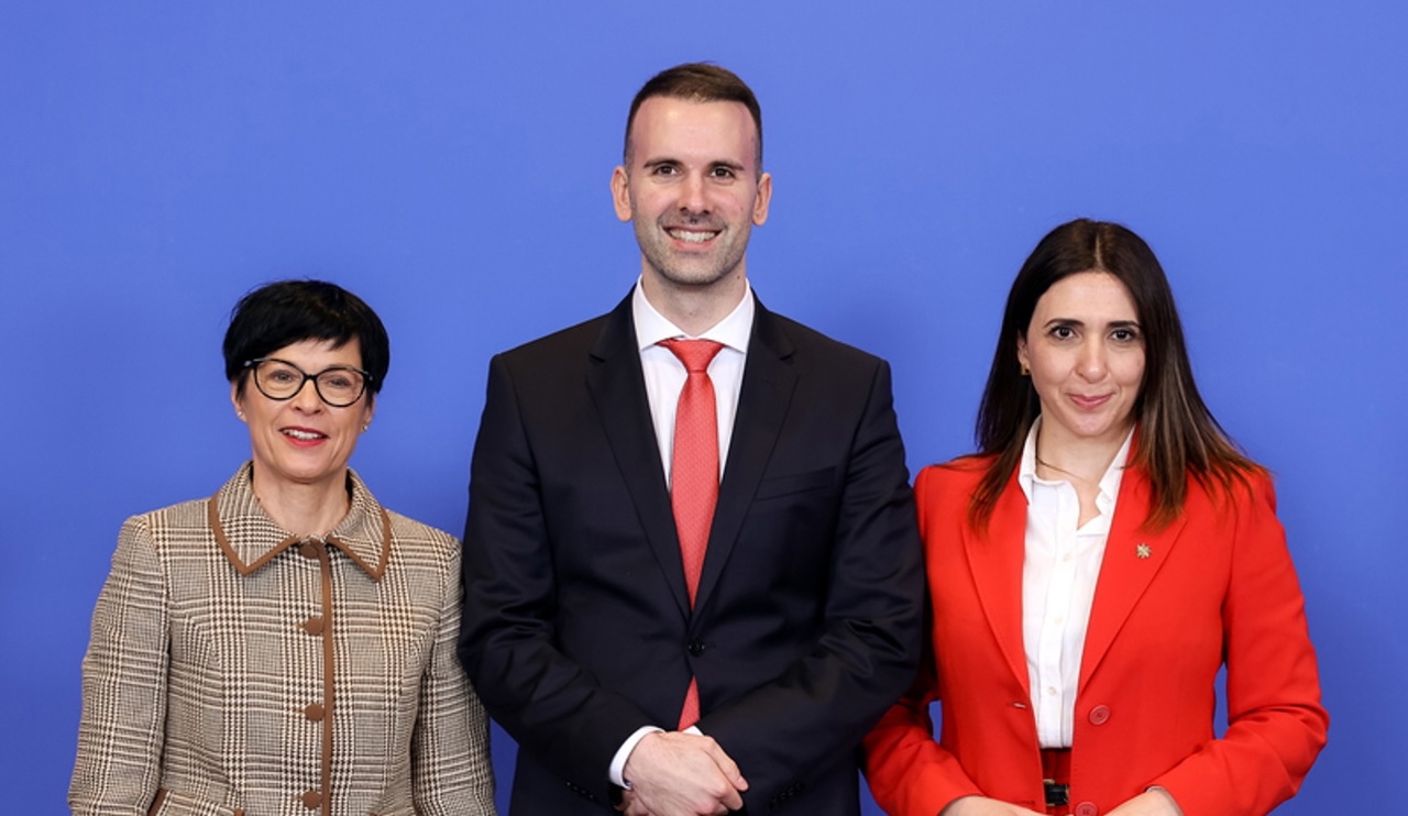 Muntenegru își consolidează statutul de lider al extinderii UE, după închiderea provizorie a unui nou capitol de negocieri