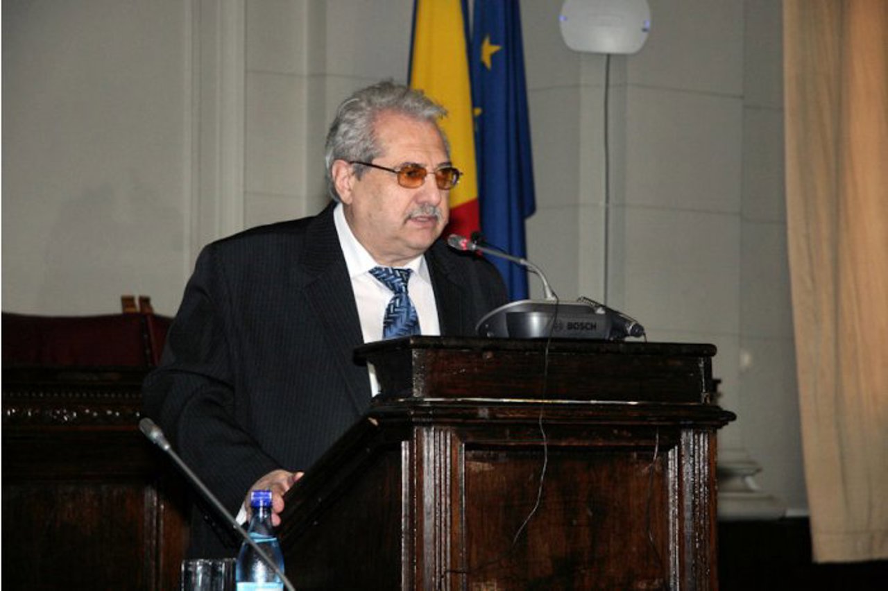 Scriitorul și diplomatul Aurelian Dănilă a fost decorat cu medalia „Meritul Științific”