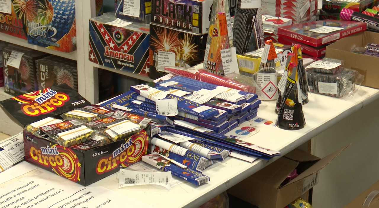 Petarde și artificii vândute ilegal înainte de sărbători: poliția intensifică controalele