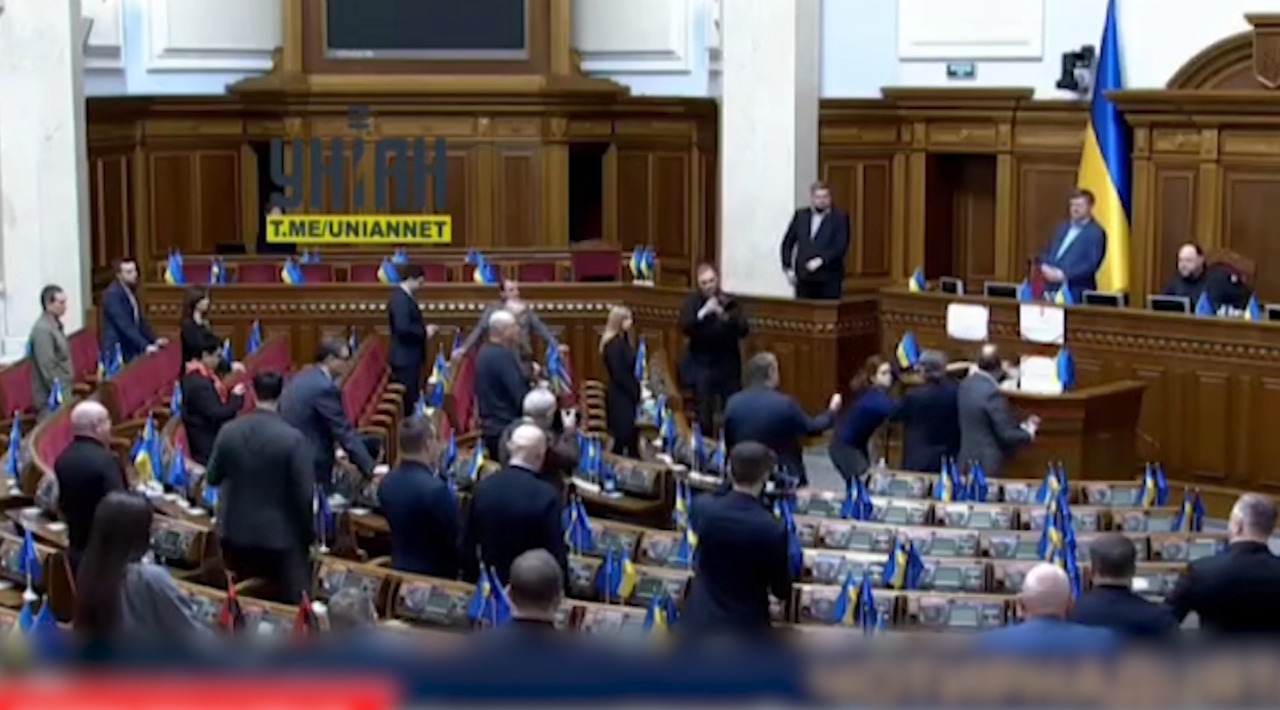 Spirite încinse în sălile legislative din Ucraina și Mexic