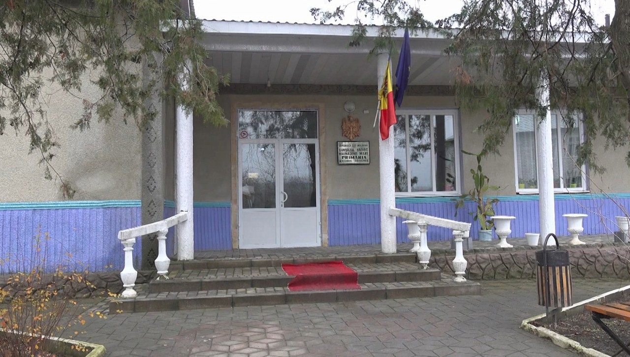 Referendum la Hăsnășenii Mari: localnicii vor decide pe 17 mai dacă Angela Moroșan își va păstra funcția de primar