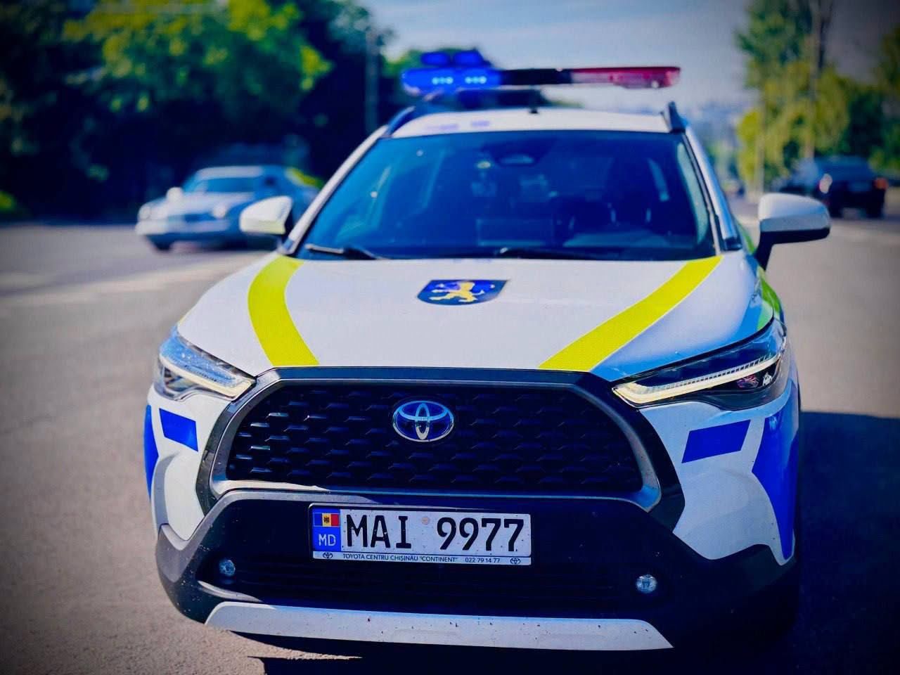 Motociclist fără acte, urmărit de polițiștii din Cahul: Doi bărbați, reținuți după agresarea unui om al legii