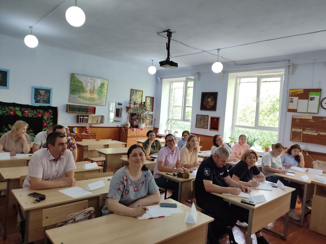Peste două mii de persoane au absolvit cursurile de limba română, dedicate minorităților etnice